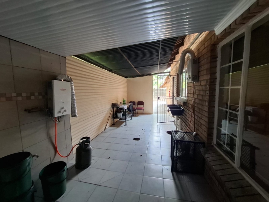 5 Bedroom Property for Sale in Oos Einde North West